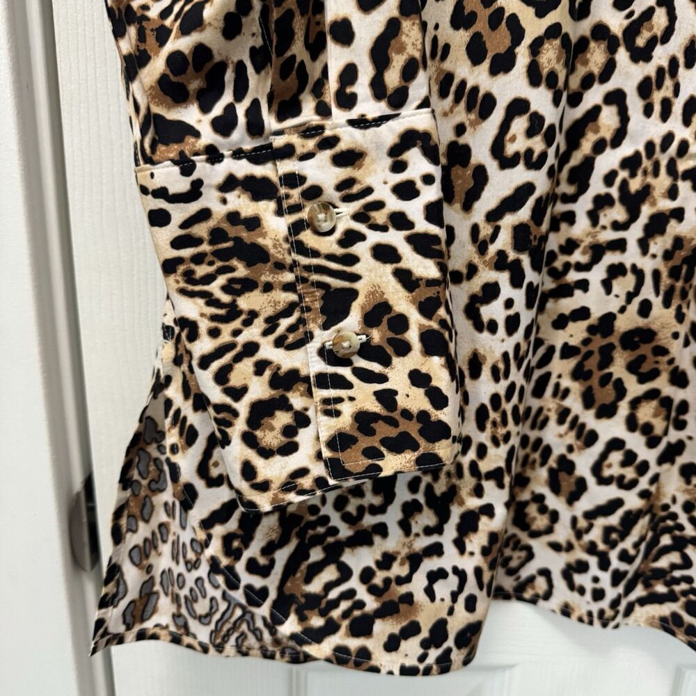 Chico's No Iron Brown Leopard Cheetah Button Up Long Sleeve Cotton Medium 8/10 1 - Picture 4 of 5